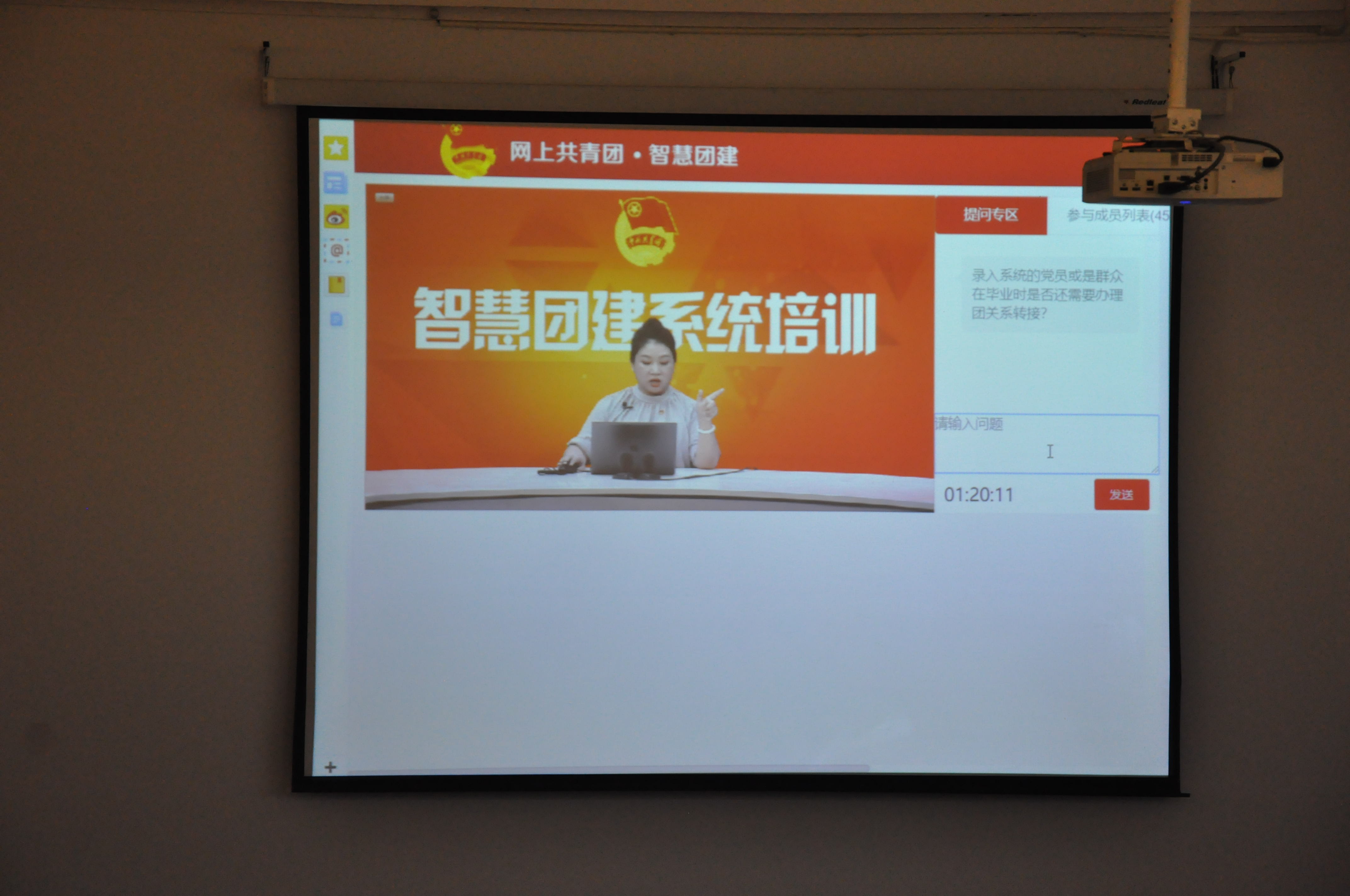 文法学院团委组合开展