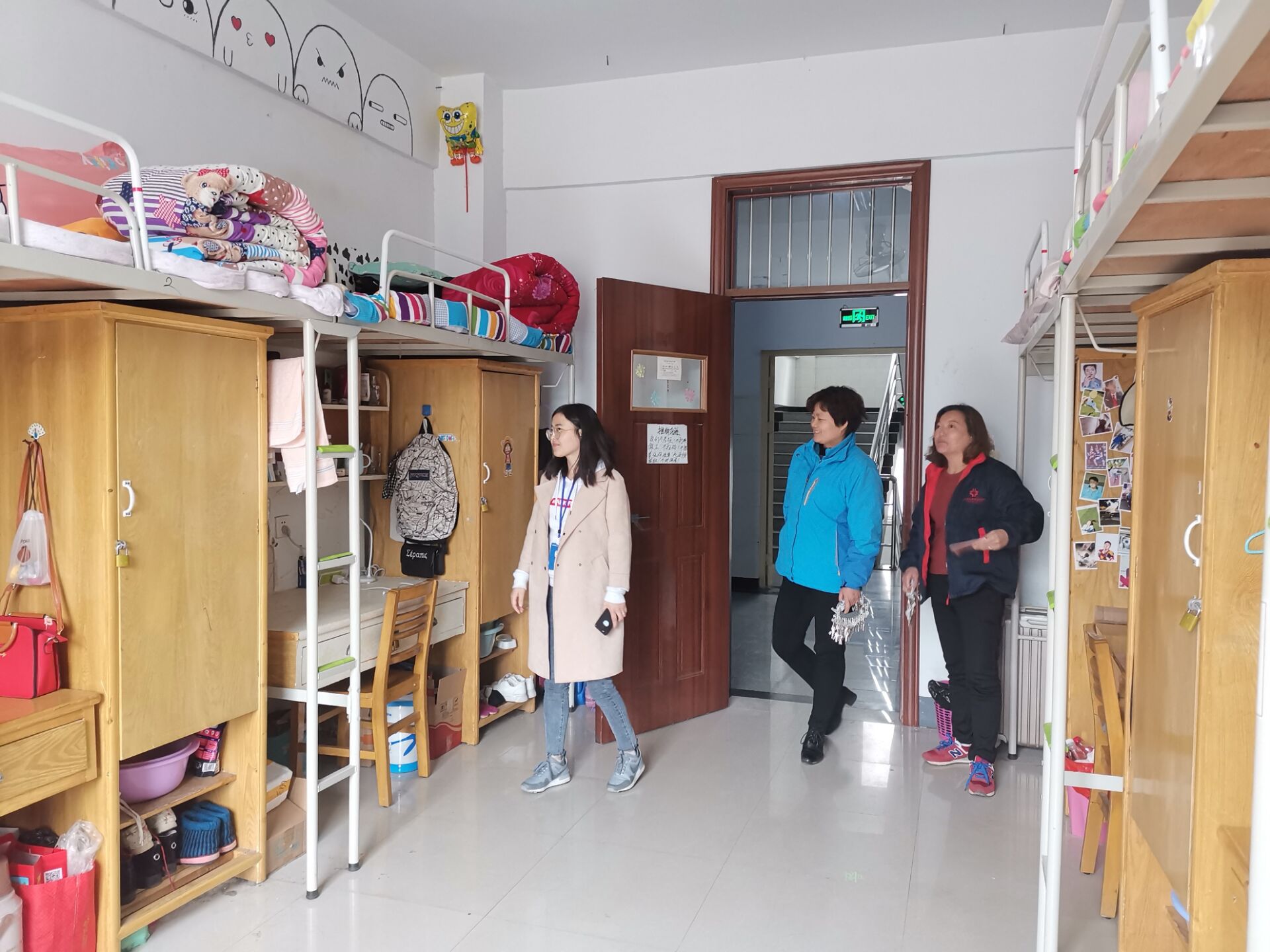 商学院辅导员深入学生宿舍进行安全检查