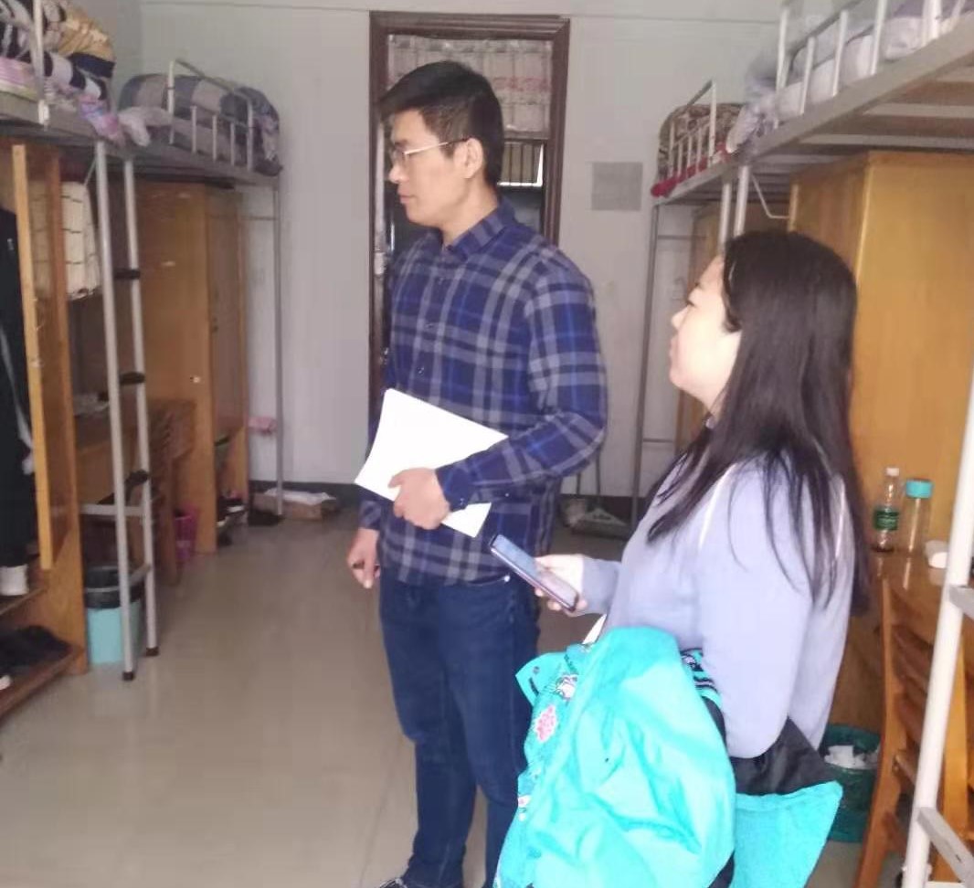 文法学院辅导员深入学生宿舍排查安全隐患-郑州升达经贸管理学院