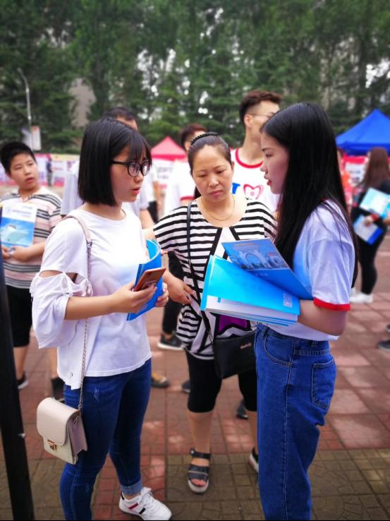 我校参加河南省2018年高招咨询会