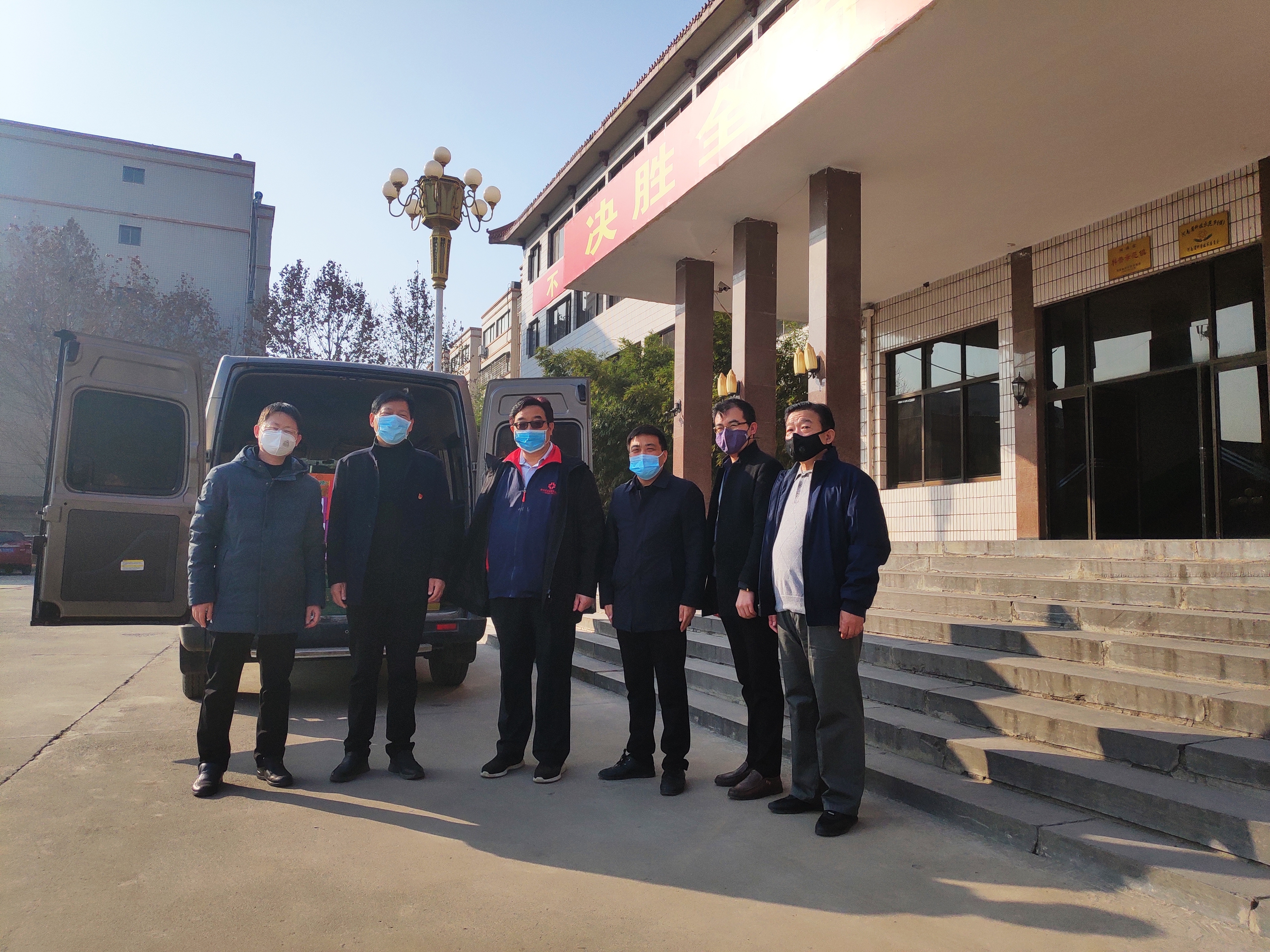 校领导看望慰问新郑教育园区及登封市卢店镇一线疫情防控值班人员并