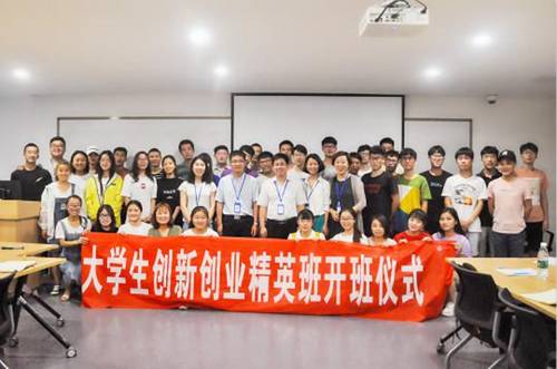 http://www.shengda.edu.cn/__local/7/BC/8F/BB37566119A3258424AF431FCC6_5572437C_8F58.jpg