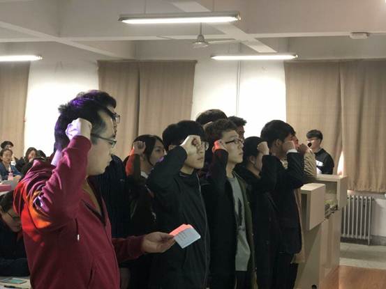 说明: C:\Users\W\Desktop\宣誓.jpg