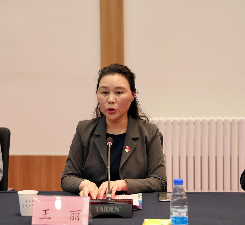 会上,新郑市委常委,统战部长李慧芳致辞.