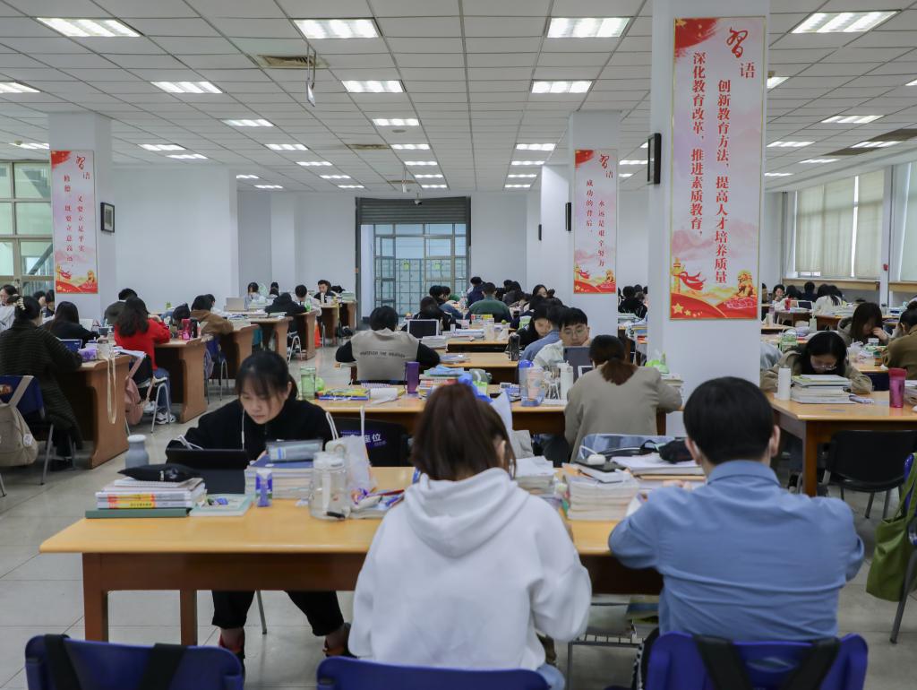 郑州升达学院 图书馆图片