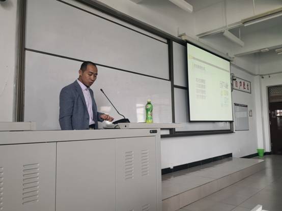 付宏华报告新闻图片.jpg 付宏华报告新闻图片.jpg