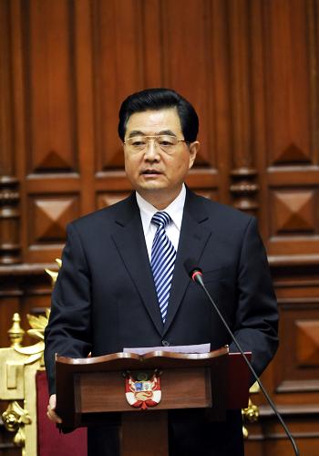 11月20日,国家主席胡锦涛在秘鲁国会发表了题为《共同构筑新时期中拉全面合作伙伴关系》的重要演讲,就发展中国和拉美各国友好合作关系作了全面阐述。新华社记者李学仁摄