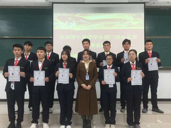 说明: C:\Users\gy\Desktop\赵姐文件2020-2021-1\建工学院 团学\换届暨成立\建工团学精选照片\微信图片_20201106144732.jpg 说明: C:\Users\gy\Desktop\赵姐文件2020-2021-1\建工学院 团学\换届暨成立\建工团学精选照片\微信图片_20201106144732.jpg