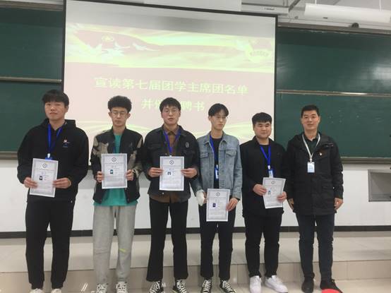 说明: C:\Users\gy\Desktop\赵姐文件2020-2021-1\建工学院 团学\换届暨成立\建工团学精选照片\微信图片_20201106144720.jpg 说明: C:\Users\gy\Desktop\赵姐文件2020-2021-1\建工学院 团学\换届暨成立\建工团学精选照片\微信图片_20201106144720.jpg