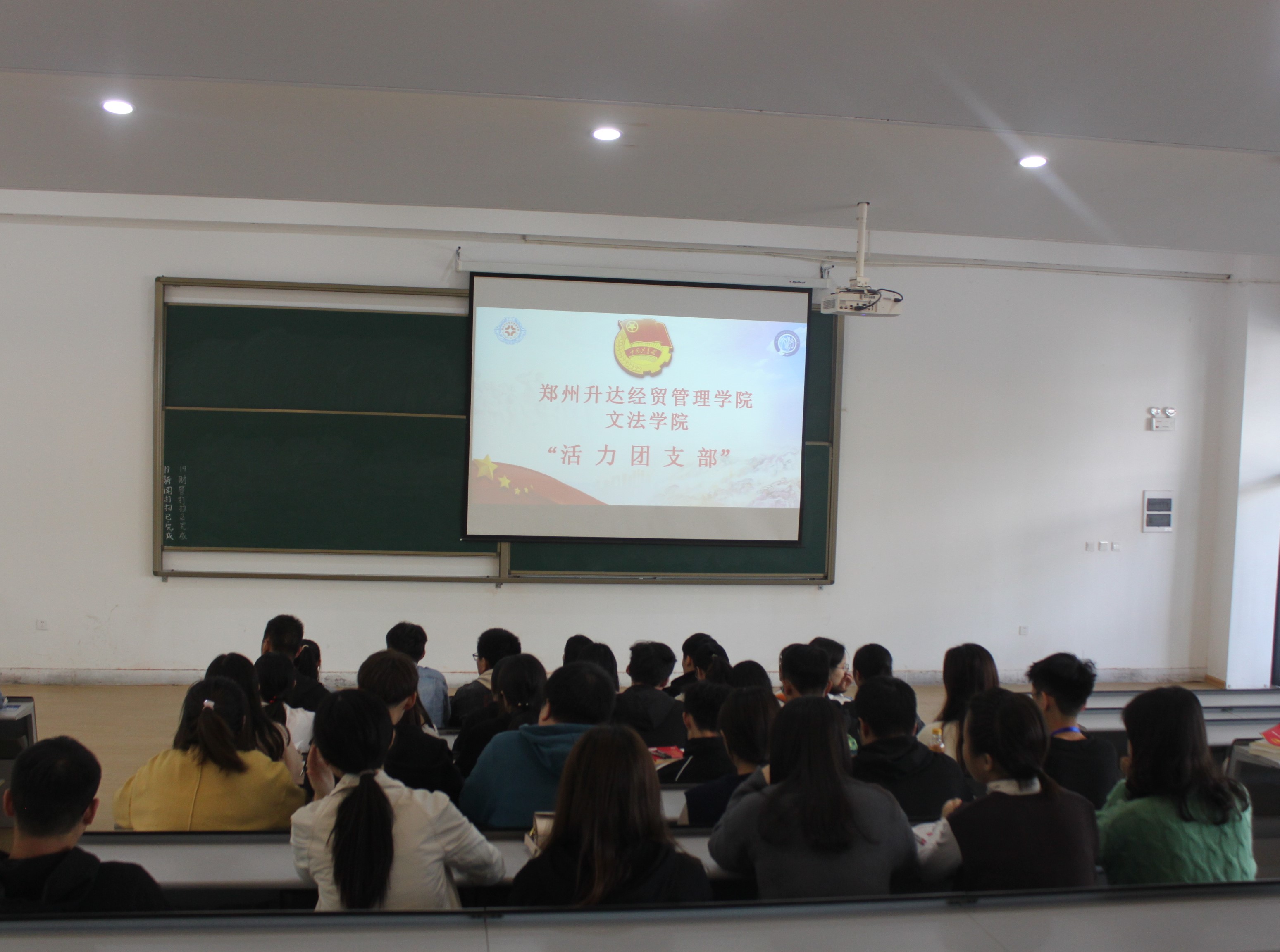 新学期的感受_新学校的感受_小班新保育员学期总结